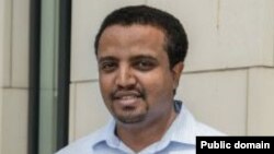 በዩናይትድ ስቴትስ ነዋሪ የሆነው ዶ/ር ብዙ ገላዬ ቦስተን በሚገኘው በሃርቫርድ ዩኒቨርስቲ ስኩል ኦፍ ፓብሊክ ሄልዝ ውስጥ የስነህዝብ ጥናት ተመራማሪ ነው