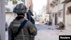 Tentara Israel beroperasi di Jalur Gaza di tengah perang antara Israel dan Hamas, pada 14 Desember 2023. (Foto: IDF/Handout via Reuters)