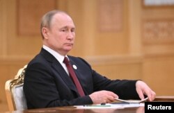 블라디미르 푸틴 러시아 대통령이 29일 투르크메니스탄 수도 아슈하바트에서 카스피해 연안국 정상회의에 참석하고 있다.