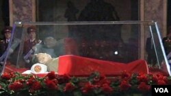 Jenazah Kim Jong Il terbaring di Kumsusan Memorial Palace, Pyongyang (20/12).