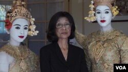 សម្ដេចរាជបុត្រី​ ព្រះរៀម​ នរោត្តម​ បុប្ផាទេវី​ (កណ្តាល) និង​តួ​អង្គ​ត្រៀមសំដែង​នៅ​ក្នុង​របាំ​រឿង​ «នាងវឌ្ឍនាទេវី», នៅរាជធានីភ្នំពេញ នៅ​ថ្ងៃទី១៧ ខែធ្នូ ឆ្នាំ​២០១៨។ (ខាន់ សុគុំ​មនោ​/VOA​)