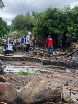 Perusahaan Listrik Negara (PLN) terus melakukan pemulihan kelistrikan terdampak badai siklon tropis Seroja di NTT. Hingga Senin (5/4) pukul 24.00 WITA, PLN telah berhasil memulihkan 359 gardu listrik yang sebelumnya terdampak badai. (Foto: Courtesy/PT PLN