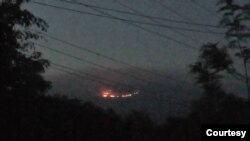 Moto uliozuka Mlima Kilimanjaro Jumapili, Oktoba 11, 2020, mchana na jitihada za kuuzima bado zikiwa zinaendelea. Picha kwa hisani ya Global Publishers TV.