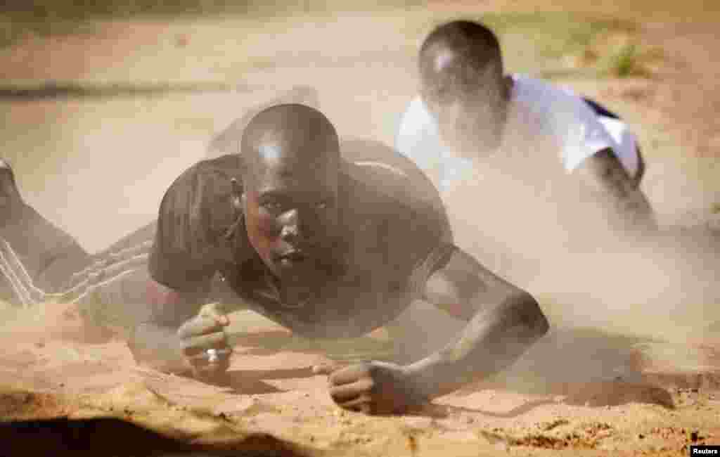 People attend a training session at the FLN movement (North Liberation Forces) camp in Sevare September 24, 2012.