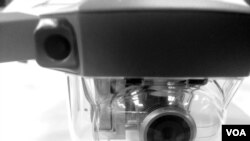 Drone kelas konsumen diperagakan di sebuah toko di Virginia, 1 Juni 2017 (foto: Diaa Bekheet)