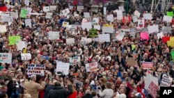 The crowd cheers during a teacher rally at the state Capitol in Oklahoma City, Monday, April 2, 2018. (AP Photo/Sue Ogrocki)