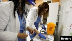 Nadležni apeluju na građane da se vakcinišu jer je u zemljama sa visokom stopom vakcinacije manji broj umrlih od koronavirusa