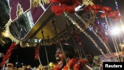 Seorang pemeluk Hindu dalam perayaan Thaipusam di Kuala Lumpur, Malaysia, 24 Januari 2016.