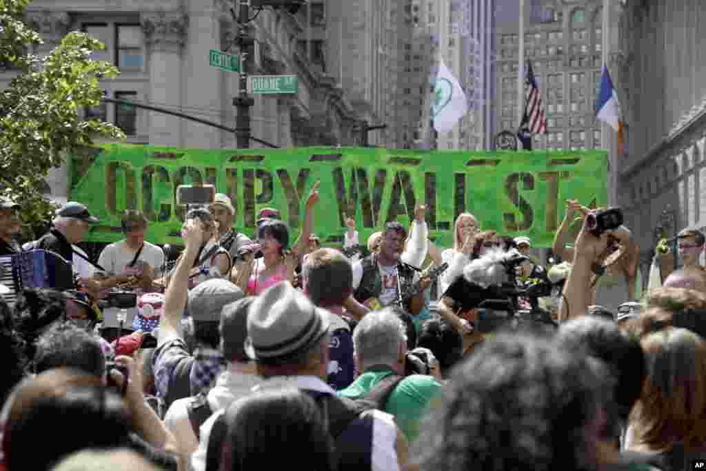 People listen to an Occupy Wall Street anniversary concert in Foley Square in New York, September 16, 2012.