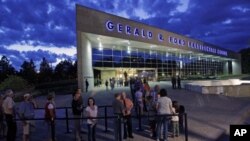 Members of the public pay their respects to former first lady Betty Ford during the public viewing at Gerald R. Ford Presidential Museum, in Grand Rapids, Mich., July 13, 2011