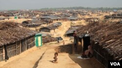 ជន​ជាតិ​រ៉ូហ៊ីងយ៉ា​រាប់​ពាន់​នាក់​បាន​សម្រុក​ចូល​ទៅ​នៅ​ជំរំ Kutapalong បន្ទាប់​ពី​បាន​ចាក​ចេញ​ពី​ប្រទេស​មីយ៉ាន់ម៉ា ទៅ​កាន់​ប្រទេស​បង់ក្លាដែស។