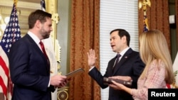 روبیو هنگام ادای تحلیف به صفت وزیر خارجۀ ایالات متحده