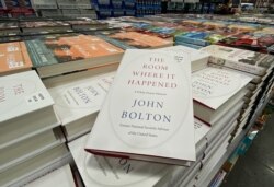 존 볼튼 전 백악관 국가안보보좌관의 회고록 ‘그것이 일어난 방 (The Room Where It Happened)’이 23일 캘리포니아주 마리나델레이의 코스코 매장에서 팔리고 있다.