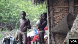 In fishing villages along the creeks in the Niger Delta, locals say children are constantly sick from drinking water polluted by oil. (Heather Murdock for VOA)