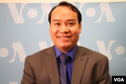 រូបឯកសារ៖ លោក ប៉ុន សៅរី អ្នកនាំពាក្យ​គណបក្ស​សង្គ្រោះ​ជាតិ ប្រចាំ​អាមេរិក​និង​កាណាដា និង​ជា​អគ្គលេខាធិការ​នៃ​គណបក្ស​សង្គ្រោះ​ជាតិ​ក្រៅ​ប្រទេស នៅ​ក្នុង​ការិយាល័យ​VOA ខ្មែរ​ក្នុង​រដ្ឋធានី​វ៉ាស៊ីនតោន ថ្ងៃ​ទី១៨ ខែ​មករា ឆ្នាំ​២០១៩។ (សាយ មុន្នី/ VOA)