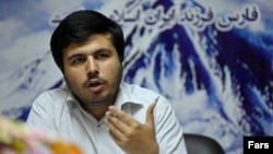 محسن دهنوی سابقه در بسیج دانشجویی دانشگاه صنعتی شریف و عضو ستاد دانشجویی سعید جلیلی در انتخابات چهار سال پیش دارد. 