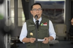 Gubernur Jabar Ridwan Kamil saat konferensi pers jarak jauh dari kediaman resmi gubernur di Bandung, Jumat, 3 April 2020. (Foto: Courtesy/Humas Jabar)
