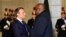 Le président Félix Tshisekedi et son homologue français France Emmanuel Macron se saluent au Palais de l'Elysée, Paris, 11 novembre 2019. (Facebook/Présidecene RDC)
