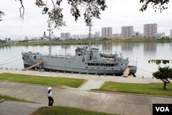 북한이 지난 1928년에 나포한 미군함 푸에블로호가 평양 대동강변에 전시돼있다.