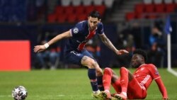 Paris Saint-Germain's Argentinian midfielder Angel Di Maria (L) fights