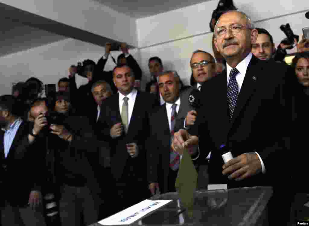 Muxolifatga yetakchilik qilayotgan Jumhuriyat Xalq partiyasi (CHP) lideri Kamol Kilichdoro&#39;g&#39;li