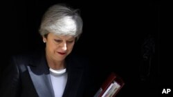 Britain's Prime Minister Theresa May leaves 10 Downing Street to attend the weekly session of Prime Ministers Questions in Parliament in London, May 22, 2019. (AP Photo/Kirsty Wigglesworth)