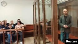 ვლადიმირ კარა-მურზა სასამართლო პროცესზე. მოსკოვი, რუსეთი. 17 აპრილი, 2023 წ.