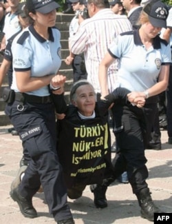 Turkiya atom zavodlari quradi