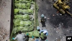 Des cadavres dans des sacs en plastique à Misrata