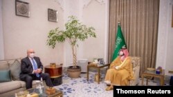 지난 4월 팀 렌더킹 미국 예멘 분쟁 담당 특사가 사우디아라비아를 방문해 리야드에서 무함마드 빈 살만 사우디 왕세가와 만나고 있다. 
