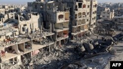 សំណង់អគារលំនៅឋាន​និង​ព្រះវិហារ al-Faruq ត្រូវបានបំផ្លាញដោយសារ​ការវាយប្រហារ​តាមអាកាស​របស់​អ៊ីស្រាអែល​ នៅជំរំជនភៀសខ្លួន Rafah ក្នុងភាគខាងត្បូងនៃតំបន់ហ្កាហ្សា កាលពីថ្ងៃទី២២ ខែកុម្ភៈ ឆ្នាំ២០២៤។ 