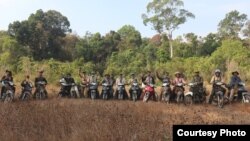 សមាជិក​នៃ​បណ្តាញ​សហគមន៍​ព្រៃឡង់ចុះល្បាតនៅក្នុងតំបន់អភិរក្សព្រៃឡង់។ (រូបថតដោយបណ្តាញ​សហគមន៍​ព្រៃឡង់)