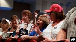 Pristalice Donalda Trampa na predizbornom skupu u Altuni u Pensilvaniji 