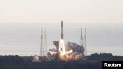 A United Launch Alliance Atlas V rocket carrying NASA's Mars 2020 Perseverance Rover vehicle takes off from Cape Canaveral Space Force Station in Cape Canaveral, Florida, July 30, 2020. 