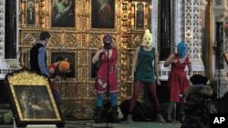 Pengadilan Moskow memutuskan video pertunjukan kelompok Pussy Riot yang direkam di Gereja Katedral Kristus Juru Selamat terlalu ekstrim dan memerintahkan penutupan akses internet ke video tersebut, Kamis (29/11).