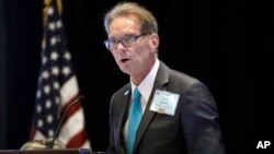 Jeff Kent memimpin salah satu sesi pada pertemuan Komite Nasional Partai Republik, RNC di Nashville, Tennessee (24/8). 