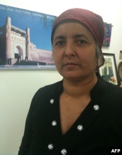 Gulnora Oltiyeva, shoirning ayoli, o'tgan ikki yildan beri Vashingtonda hukumat eshiklarini qoqib, erining ozod etilishi uchun Amerikadan yordam so'rab kelayotgan edi