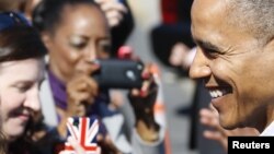 U.S. President Barack Obama smiles as he greets onlookers upon arriving at Newport News/Williamsburg International Airport in Williamsburg, Virginia, October 13, 2012. 