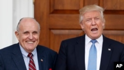 Presiden Donald Trump dan mantan Wali Kota New York Rudy Giuliani berfoto di Trump National Golf Club Bedminster di Bedminster, 20 November 2016.