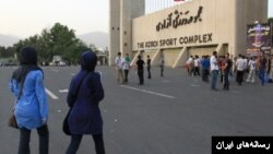 از چهل سال پیش و با روی کار آمدن جمهوری اسلامی، زنان از ورود به ورزشگاه فوتبال منع شدند. 
