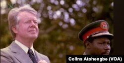 Rais wa Nigeria Olusegun Obasanjo (kulia) akiwa na mgeni wake Rais wa zamani Hayati Jimmy Carter mjini Lagos, Nigeria Machi 31, 1978.