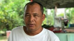 ប្អូនប្រុស​លោក កែម ឡី​ គឺ​លោក កែម រិទ្ធិសិត ដែល​បច្ចុប្បន្ន​ជា​សមាជិក​ឧត្តម​ក្រុមប្រឹក្សា​ពិគ្រោះយោបល់​ ផ្តល់​បទសម្ភាសន៍​ជាមួយ​វីអូអេ​នៅ​គេហដ្ឋាន​របស់​លោក​ ក្នុង​ឃុំលាយបូរ ស្រុក​ត្រាំកក់ ខេត្ត​តាកែវ​ ថ្ងៃទី​២០​ ខែ​មិថុនា​ ឆ្នាំ​២០២០។ (ហ៊ុល រស្មី​/វីអូអេ)​