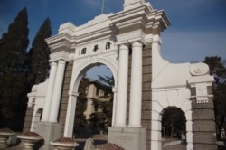 北京清华大学的清华园牌坊，曾经是清华大学校门，现在是二校门，被看作清华大学的象征（资料照）。