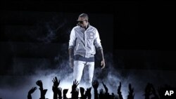 Chris Brown performs during the 54th annual Grammy Awards in Los Angeles, February 12, 2012. (AP Photo)