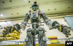 Robot humanoid Rusia, Skybot yang akan diuji coba untuk melakukan misi di stasiun antariksa (ISS).