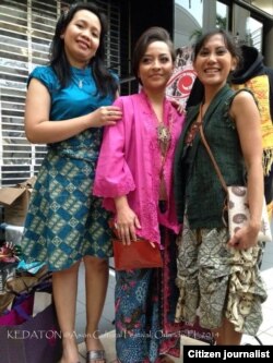 Rina (kiri) Kusumo Putri Anglingkusumo (tengah) dan Vey Miller (Kanan), tim sukses Kedaton di Florida