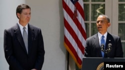 U.S. President Barack Obama (R) nominates James Comey (L), a Republican who served in the Bush Justice Department, to be his choice to replace Robert Mueller as the next FBI director in the Rose Garden at the White House in Washington, June 21, 2013. REUT