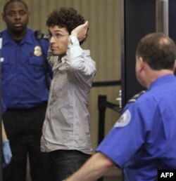 Amerika aeroportlarida musulmonlar izza qilinadi, deydi faollar