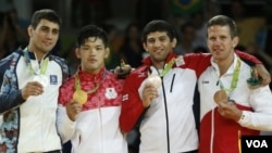 მარცხნიდან: აზერბაიჯანელი ორუჯევი, იაპონელი ონო, ქართველი შავდათუაშვილი და ბელგიელი ვან ტიჰელტი