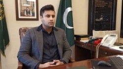 وزیراعظم کے معاون خصوصی زلفی بخاری کا کہنا ہے کہ سمندر پار پاکستانیوں کو بہت تکالیف برداشت کرنا پڑیں۔ انہیں روزگار فراہم کرنے کے لیے حکومت کوشاں ہے۔ (فائل فوٹو)